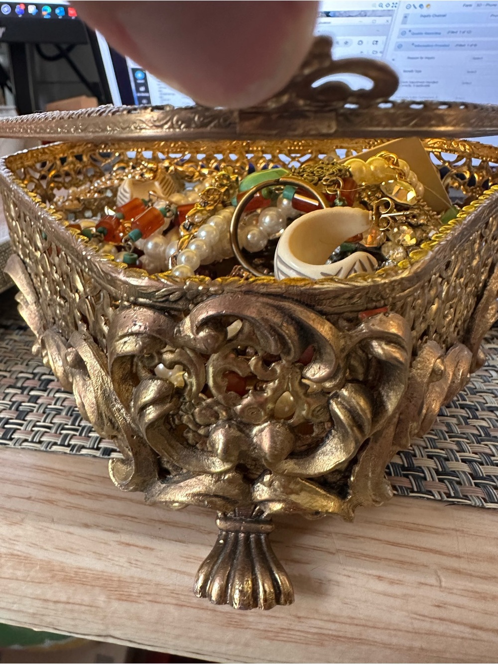Vintage Treasure Jewelry and Box - Picture 3 of 11